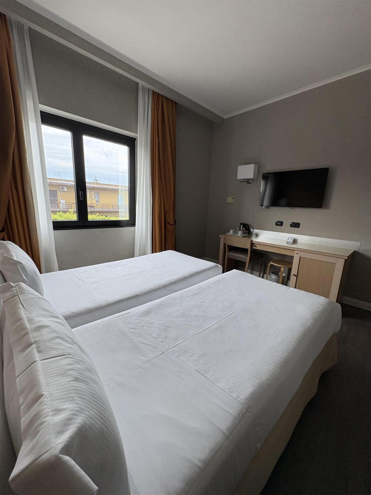 Best Western Hotel Rome Airport Fiumicino Esterno foto